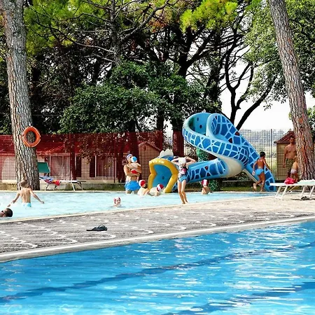 Feriehus Caravan Park Belvedere *